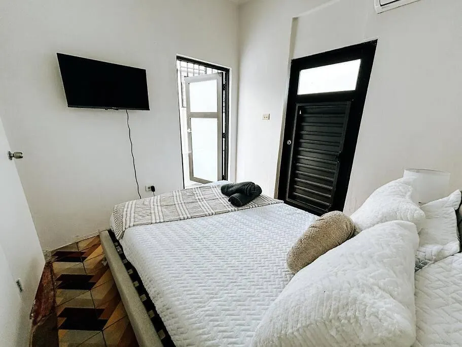 산후안 Colonial Style House For 8 Walk To Condado Beach 빌라 펜션